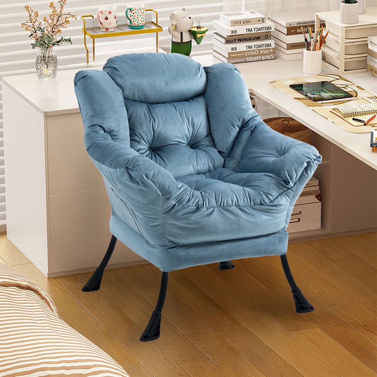 Wishdor Fauteuil - Lichtblauw velvet - Metalen frame - Armleuningen - Gewatteerde zitting - Hoge rugleuning - Zijvak - Slaapkamer woonkamer balkon