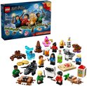 Calendrier de l'avent LEGO Harry Potter avec 24 cadeaux, incluant des figurines et des scènes.