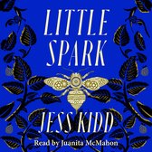 Boekomslag van Little Spark met een gouden mechanische bij en bladeren op een blauwe achtergrond.