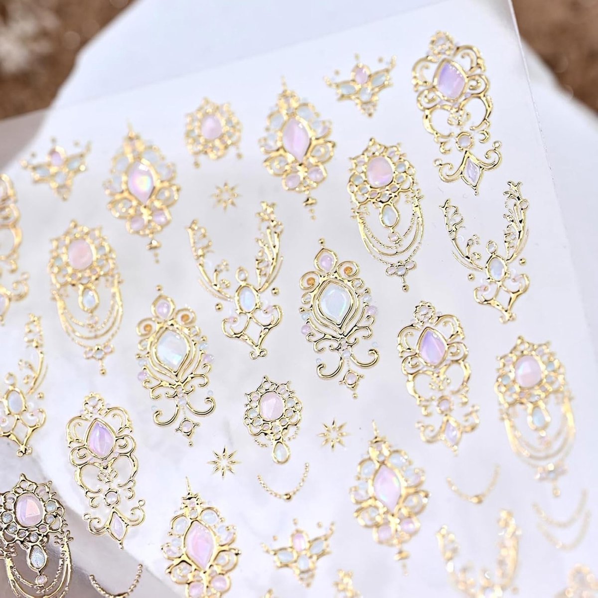 Elegante 5D Nagelstickers met Doornmotief in Goud – Zelfklevende Nail Art Stickers voor een Luxe Manicure Decoratie voor Vrouwen