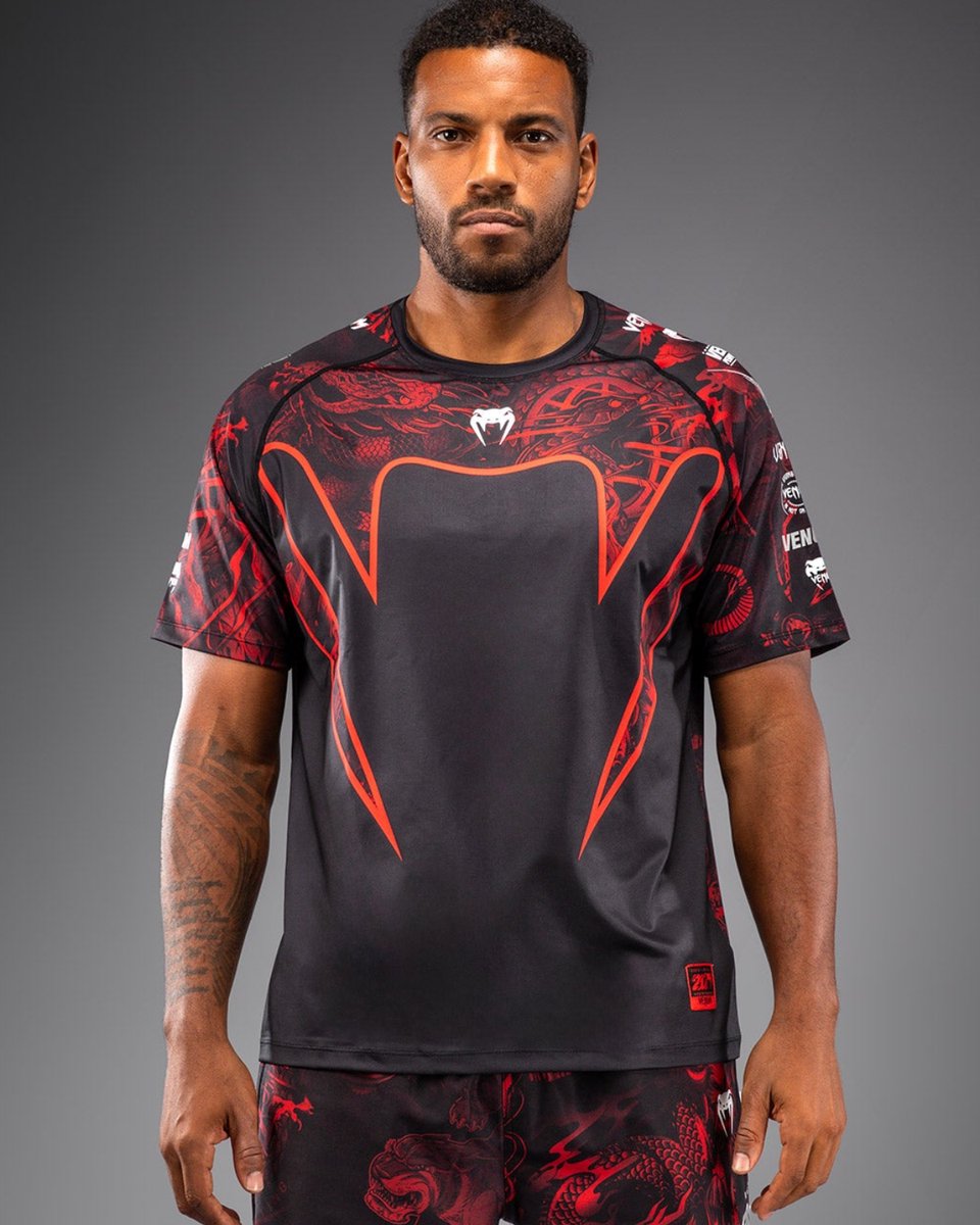 Venum 20th Anniversary Dry‑Tech Shirt - Zwart/Rood | Lichtgewicht & Sneldrogend Trainingsshirt - M