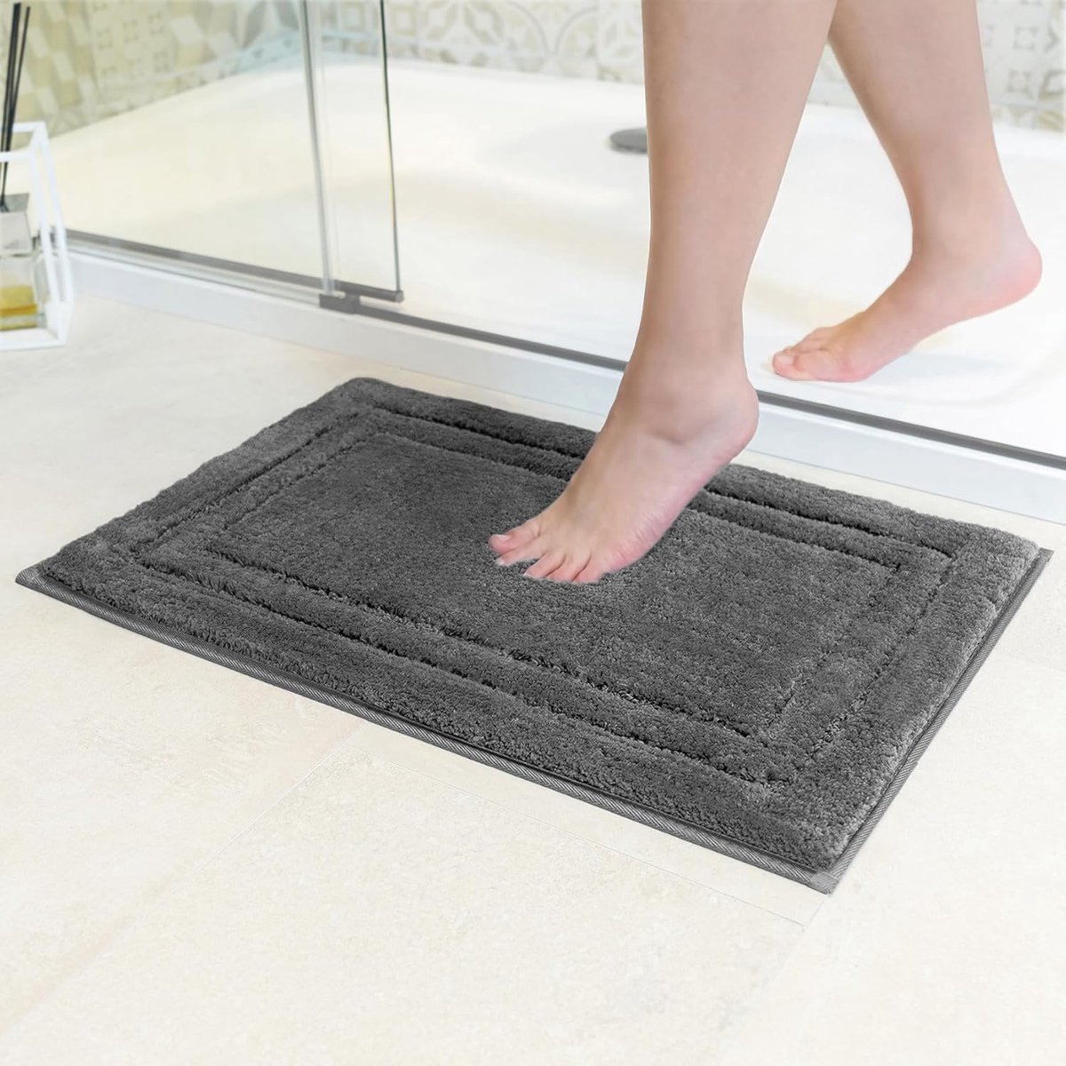 Badmat Anti-Slip | Super absorberend en machinewasbaar | Te combineren als badmat set | Voor de badkamer, douche, bad of als WC mat | Donker Grijs - 40x60 cm