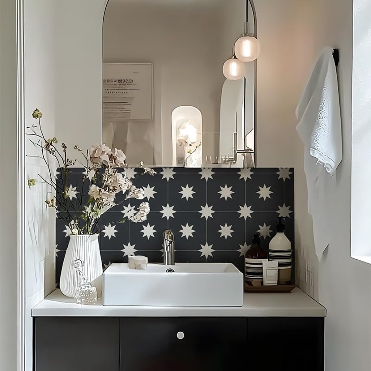 Tegelsticker, 20 stuks x 15 cm/6 inch zwarte bloemen zelfklevende plaktegels transfersticker voor badkamer keuken, spatwand, peel and stick vinyl vloer- en wandtegelsticker