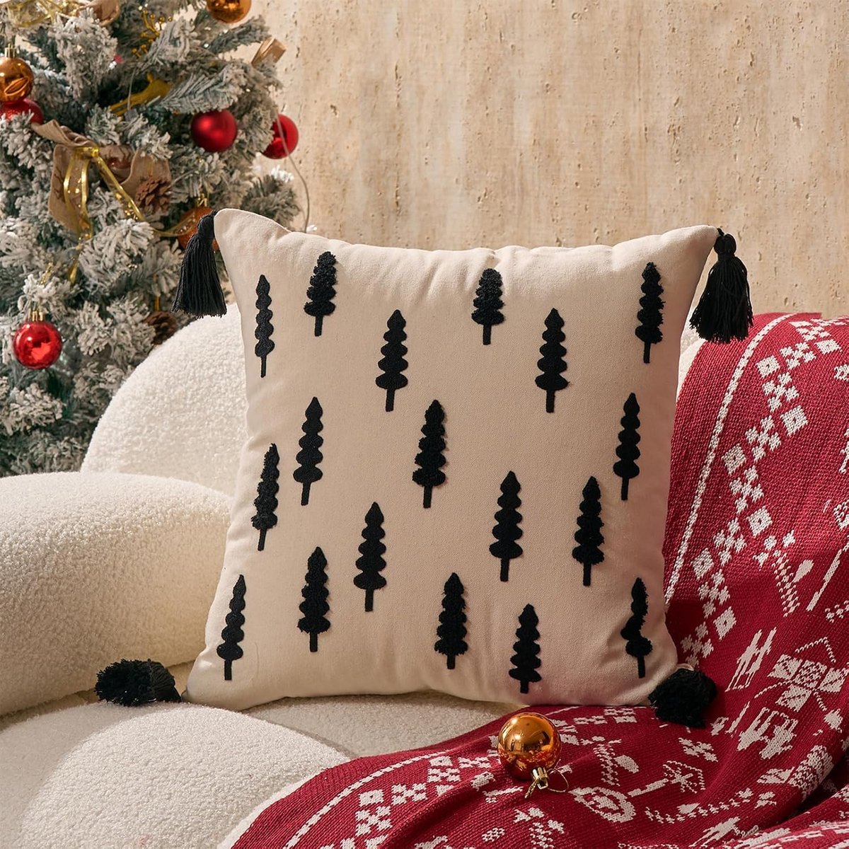 1 Kerstkussenhoes (18x18 inch) – Geborduurde zwarte dennenbomen met kwastjes – Moderne 'farmhouse'-kerstdecoratie voor bank of bed