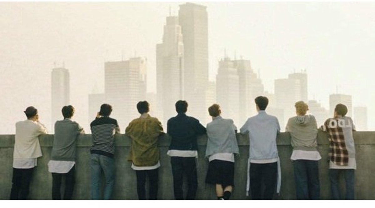 Miroh Album - K-Pop CD - Muziek Luisteren - Inclusief Fotoboek - 25.6 x 18.5 x 2 cm - Niet gespecificeerd