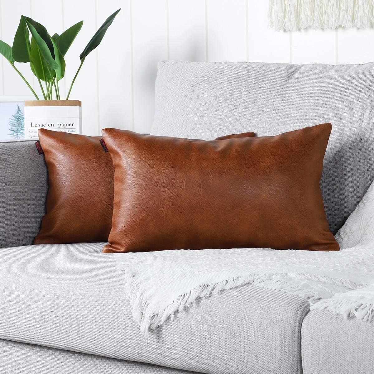 SnelShoppen - Set van 2 Bruine Decoratieve Lendenkussenhoezen 30x50 cm van Imitatieleer, Moderne Effen Kussenslopen voor Buiten en Binnen, Luxe Kussen