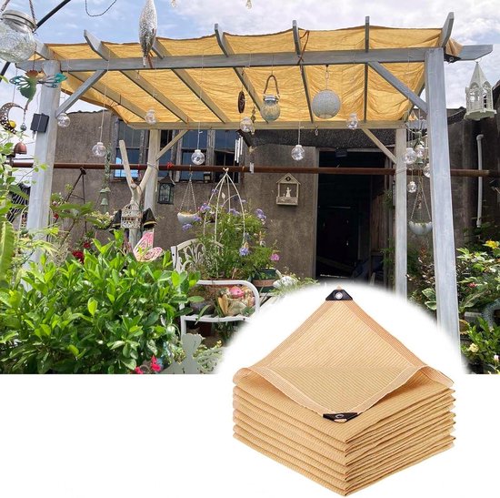 Een stapel beige schaduwdoeken, op de achtergrond een pergola met een beige schaduwdoek.