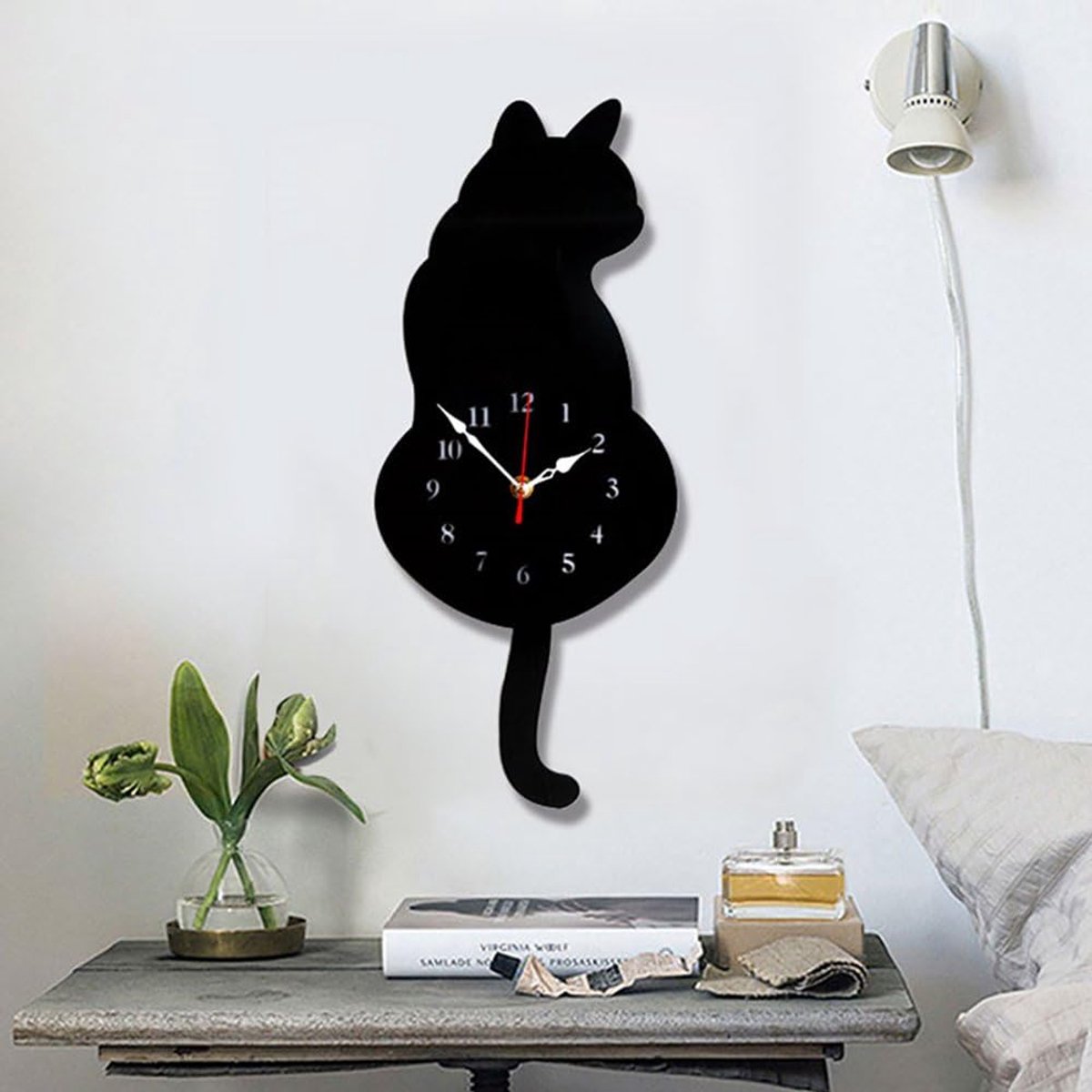 SnelShoppen - Wandklok met Zwaaiende Staart Slinger - Acryl Wandklok voor Woonkamer Slaapkamer Keuken - 42 cm x 18 cm - Zwart - Unieke Huisdecoratie