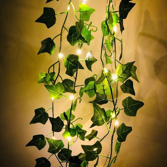 FAMKEEP Groene kerstslinger, 2,7 m versierde slinger, met 50 LED-verlichting en lollyhanger, kunstmatige groene kerstslinger, kunstmatige sparrenrotanslinger, voor huisdecoratie