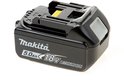 Zwarte Makita 18V Lithium-Ion accu, 5.0Ah met witte en gele details.