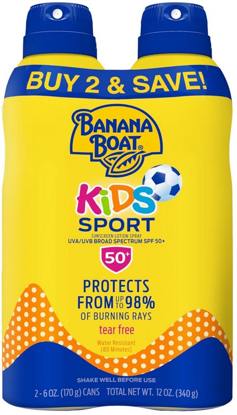 Gele "BUY 2 & SAVE!" fles met "KIDS SPORT" zonnebrandspray, SPF 50, met een voetbal.