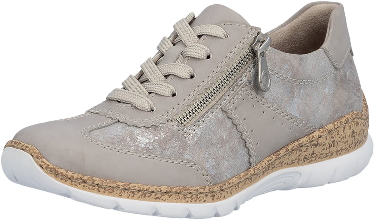 Sneakers met veters