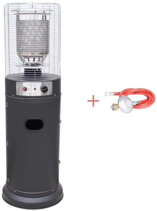 Grijze staande terrasverwarmer met een gasfles, slang en drukregelaar ernaast.