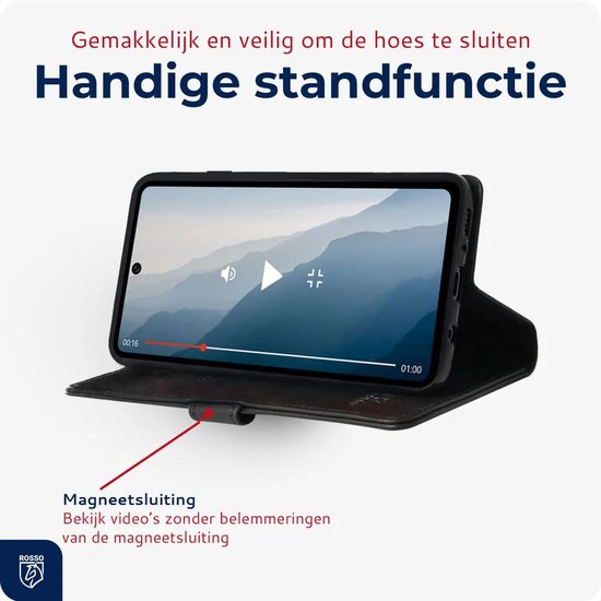 Zwarte telefoonhoes in standfunctie met een video op het scherm. Tekst: 'Gemakkelijk en veilig om de hoes te sluiten. Handige standfunctie.' en 'Magneetsluiting. Bekijk video's zonder belemmeringen van de magneetsluiting.'