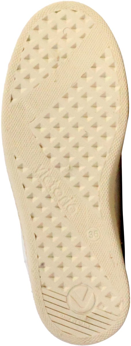Sneakers met veters