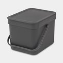 Boîte à compost Brabantia gris foncé avec couvercle et poignée de transport.