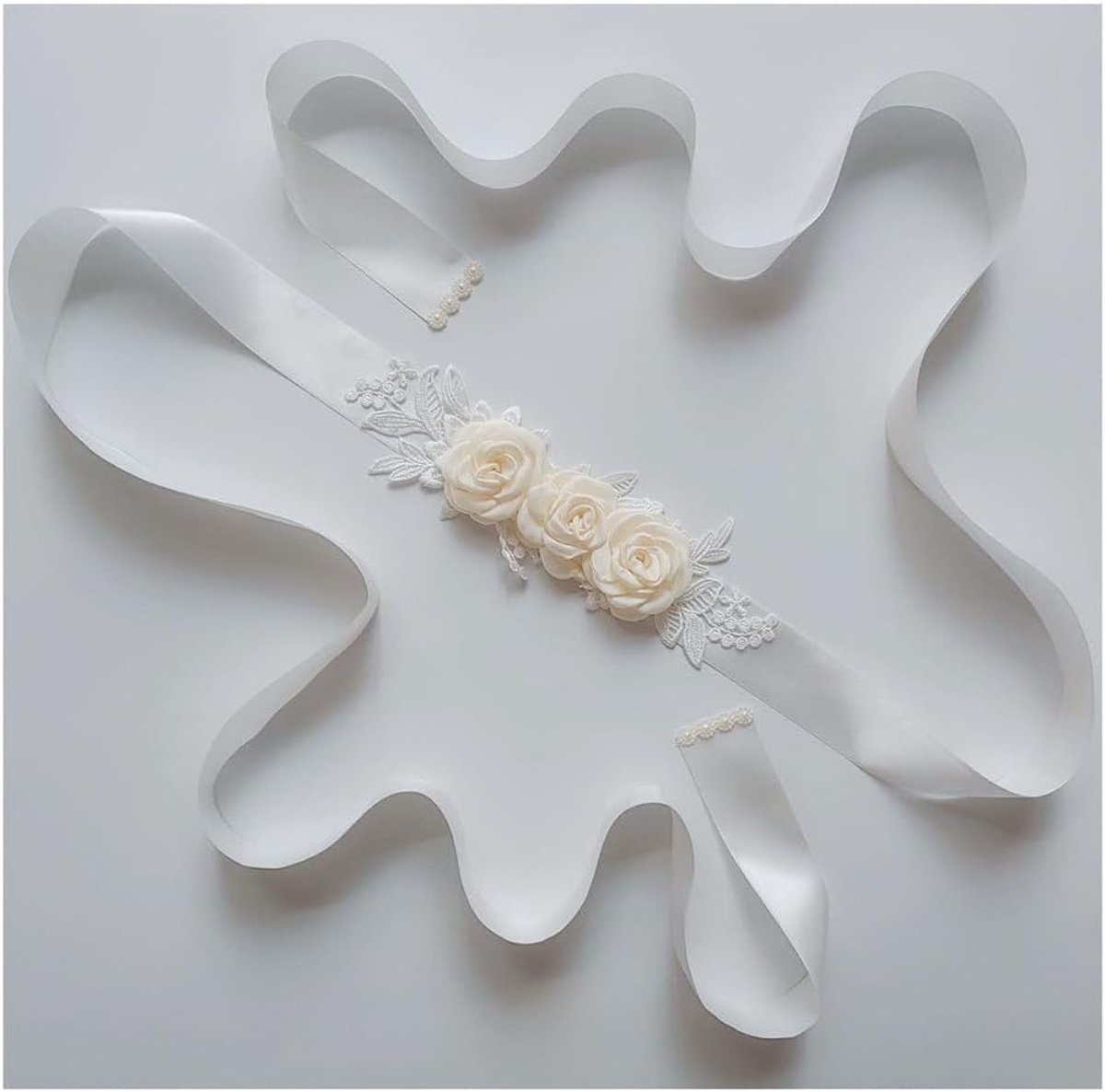 Elegante Bruidsriem met Witte Borduursels en Bloemen voor Trouwen, Bruidsmeisjes en Feestjurken - Satijnen Tailleband voor Speciale Gelegenheden