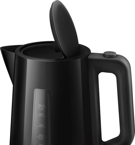 Zwarte waterkoker met deksel dat opent met één druk op de knop.