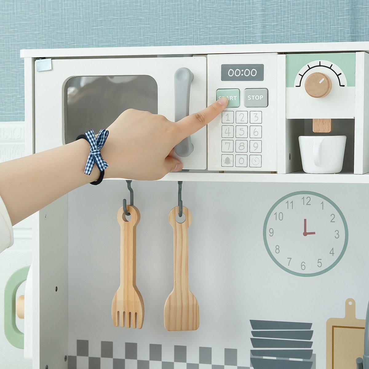 Mamabrum Houten Speelkeuken met Wasmachine, Vaatwasser en Schoolbord – Interactieve Kinderkeuken met Licht & Geluid – Verstelbare Hoogte – Inclusief Accessoires — afbeelding 12