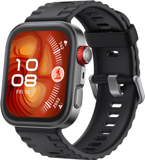 Zwarte smartwatch met zilverkleurige rand, rode draaiknop en zwart geperforeerd bandje. Het scherm toont een digitale wijzerplaat.