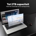 Laptop met 'MobileTrans' software die foto's overzet van telefoon naar pc. Twee kaartlezers zichtbaar.