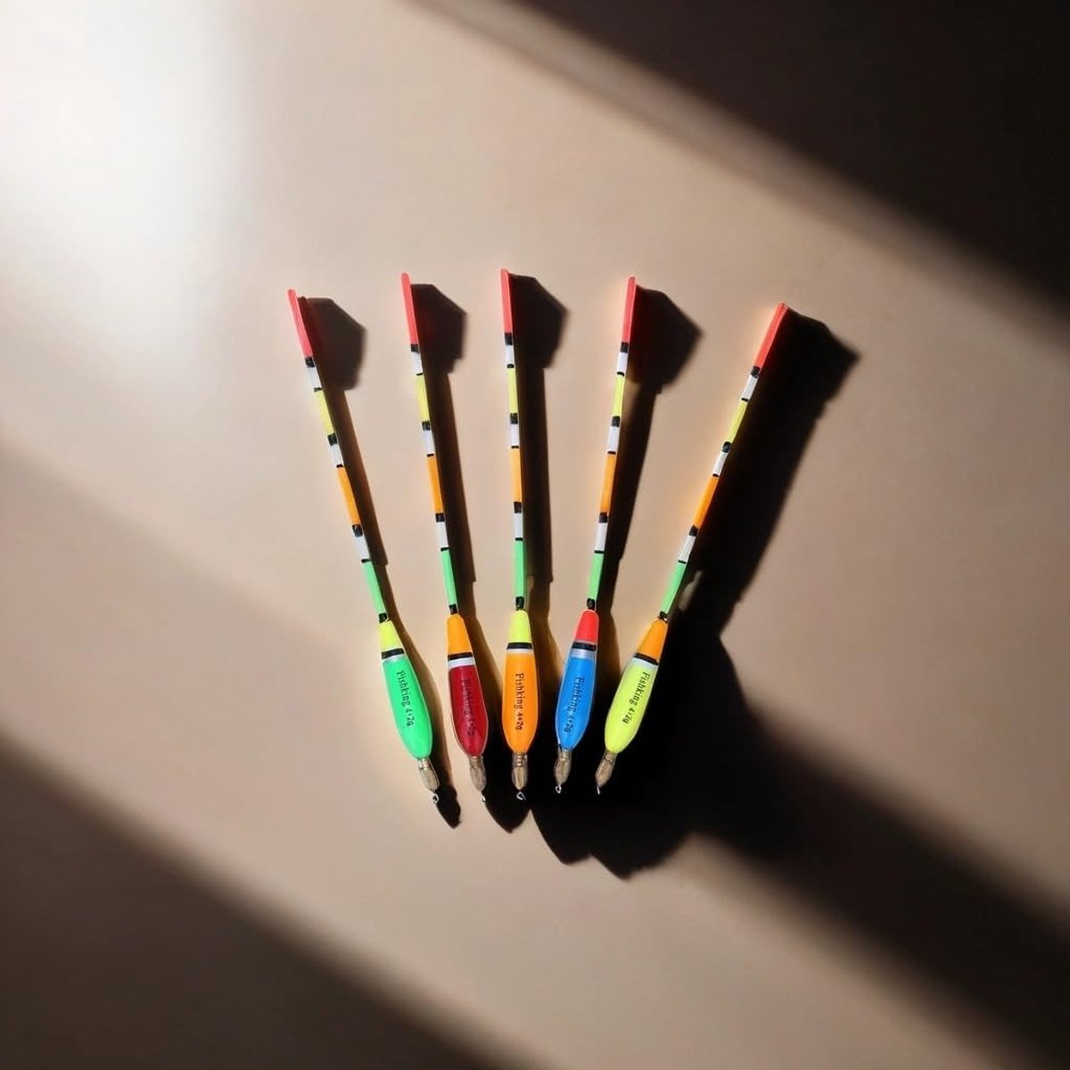 Dailygoods- Vissersboei Licht Gevoelig - Duurzaam - Waterdicht - Antioxidatief - Balsahout - 4 + 2 Posen/Sbirolinos - Visdobber