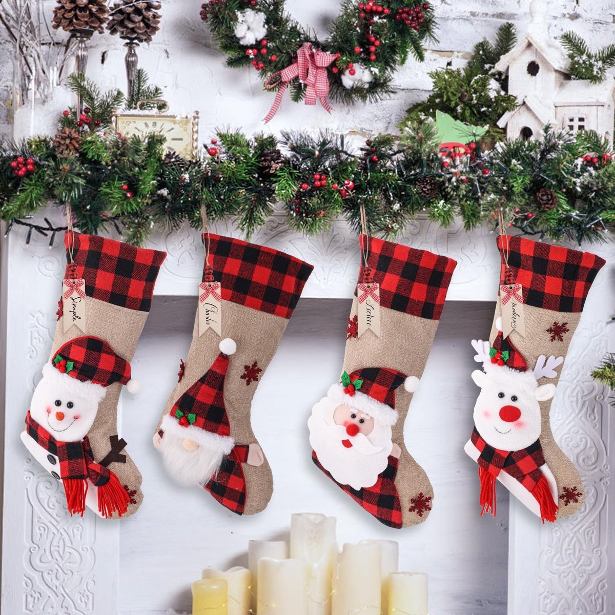 Dailygoods- Kerstkousen Gepersonaliseerd - 4 Stuks - Houten Naamlabels - Kwaliteitsdoek - 47x24cm - Decoratie voor Kerstfeest - Kerstsok