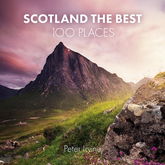 Boek "Scotland The Best 100 Places" van Peter Irvine met een berglandschap.