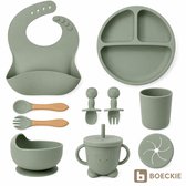 BOECKIE - Kinderservies - Babyservies - Serviesset met o.a. slabbetje, bord met zuignap en deksel, drinkbeker en kinderbestek | Siliconen | Magnetron-, Oven- & Vaatwasserbestendig | Kraamcadeau | 9-delig | Green | Groen