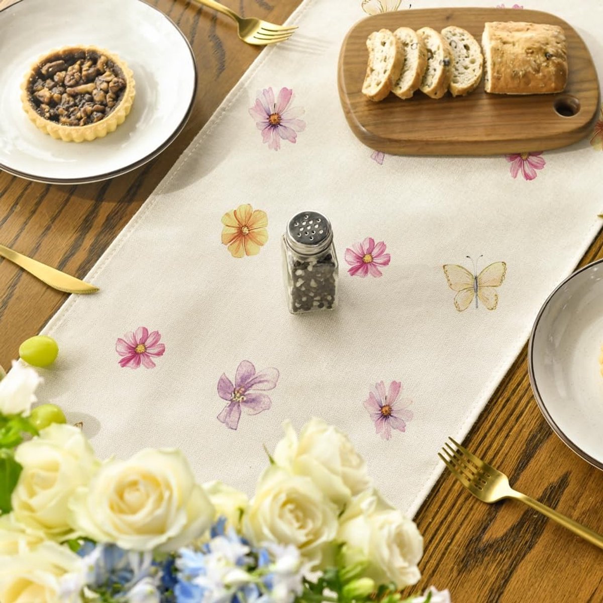 Allecto - Bloemen tafelloper - Lente decoratie - Beige - Keuken tafel decoratie - Seizoensgebonden tafelloper - Geschikt voor feestjes - 40 x 180 cm
