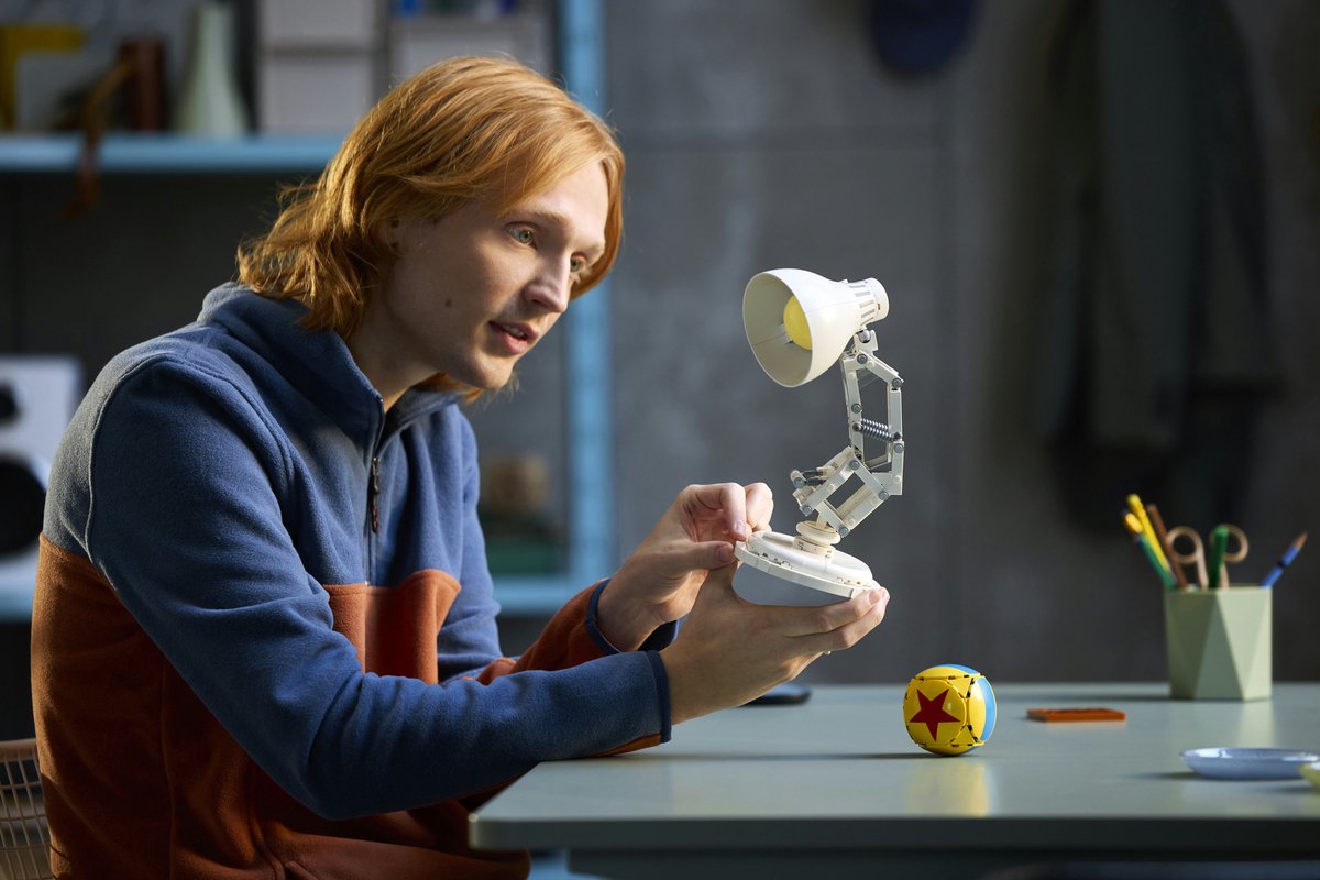 LEGO® Ideas Disney Pixar Luxo Jr. Displaymodel - 21357 — afbeelding 2