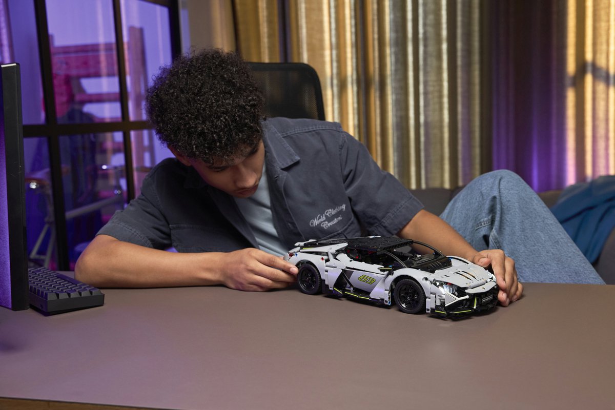 LEGO® Technic Lamborghini Revuelto Supersportwagen - 42214 — afbeelding 12