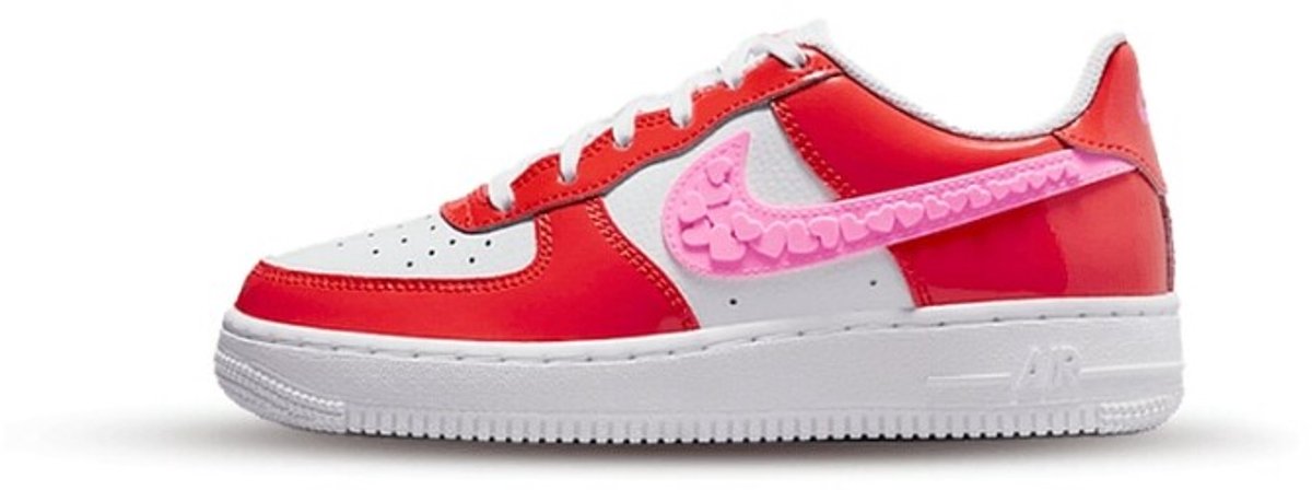 Nike Air Force 1 Low GS ‘Valentine’s Day Swoosh’ . Wit