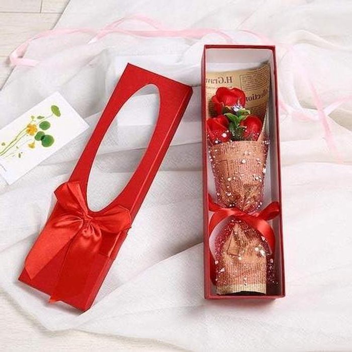 Zeep Rozen Boeket - Kunstbloemen Zeep - Romantisch Cadeau - Handgemaakt Met Geur - 34 x 10 x 6.5cm - Rood