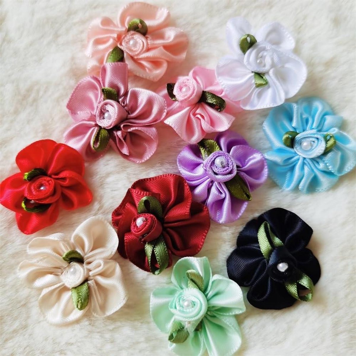 Satijnen Lint Bloemen - Stoffen Roos Applicaties - Handwerk Decoratie - Met Parel Versierd - 100 Stuks 3 cm