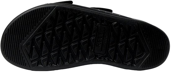 Onderkant van een zwarte Reef slipper met driehoekig profiel.