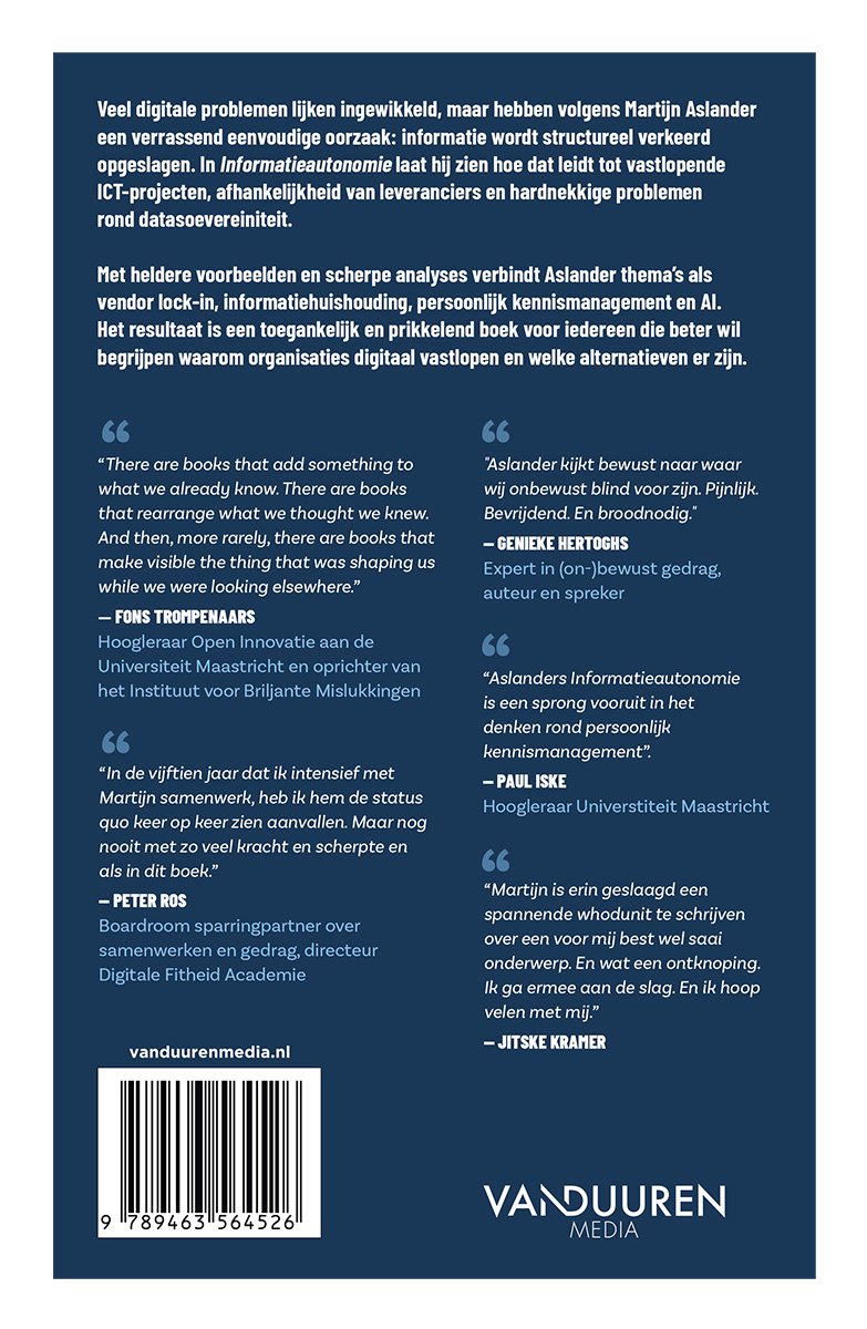 Achterkant boek met tekst over "Informatieautonomie" door Martijn Aslander, citaten en streepjescode.
