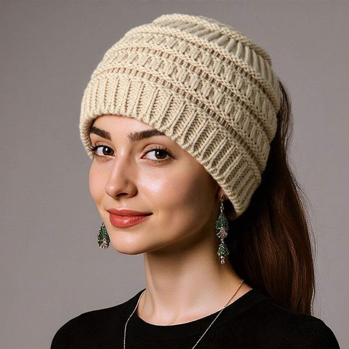 Go Go Gadget - Beanie - Muts - Met opening voor Paardenstaart of Knot - 1 stuk - One size - Beige