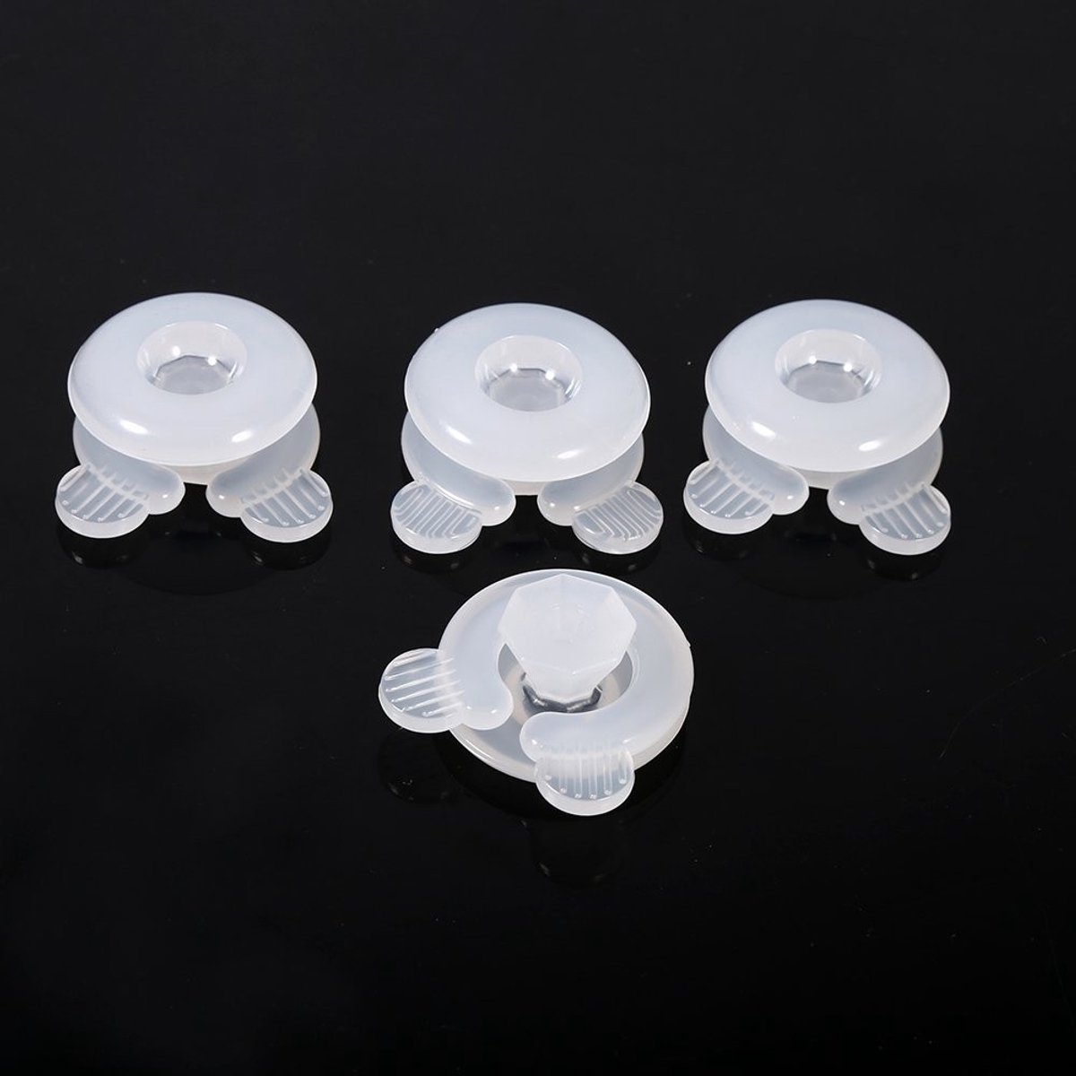 Dailygoods- Bedlinnen Set 4 Stuks - Bedlinnen Clips - Hoogwaardige Kunststof - Robuust en Duurzaam - Eenvoudig te Gebruiken - Voor Dekbed - Beddengoed