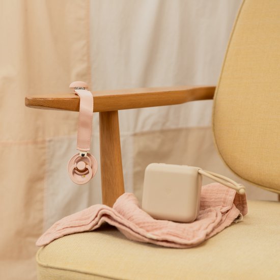 BIBS fopspeenkoord - Bevestig de fopspeen van je baby met een koord van duurzaam polyester band en nikkelvrije metalen clip - Past op alle BIBS fopspenen - Blush van BIBS — afbeelding 4