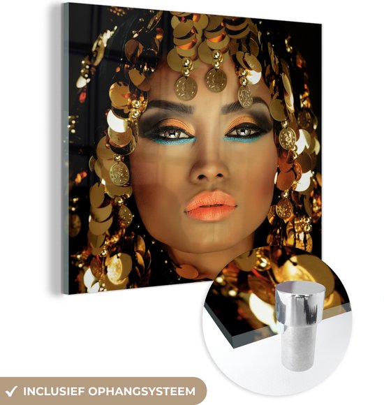 MuchoWow® Glasschilderij 90x90 cm - Schilderij acrylglas - Vrouw - Cleopatra - Goud - Sieraden - Make up - Luxe - Foto op glas - Muurdecoratie woonkamer - Wanddecoratie slaapkamer - Schilderijen