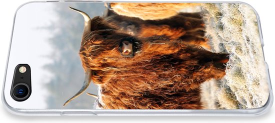 Coque iPhone SE 2020 - Highlanders écossais - Neige - Forêt - Coque de téléphone en Siliconen