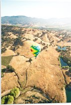 PVC Schuimplaat - Bergen - Luchtballon - Water - Bomen - 50x75 cm Foto op PVC Schuimplaat (Met Ophangsysteem)