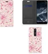 Nokia 5.1 (2018) Smart Cover Pink Flowers