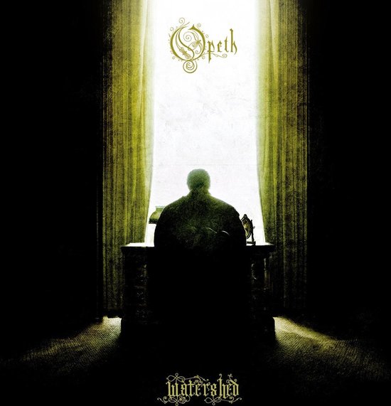 Pochette d'album d'Opeth, 'Watershed', avec la silhouette d'une personne assise à un bureau devant une fenêtre avec des rideaux. Le titre 'Watershed' est en bas.
