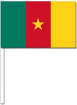 10 zwaaivlaggetjes Kameroen 12 x 24 cm