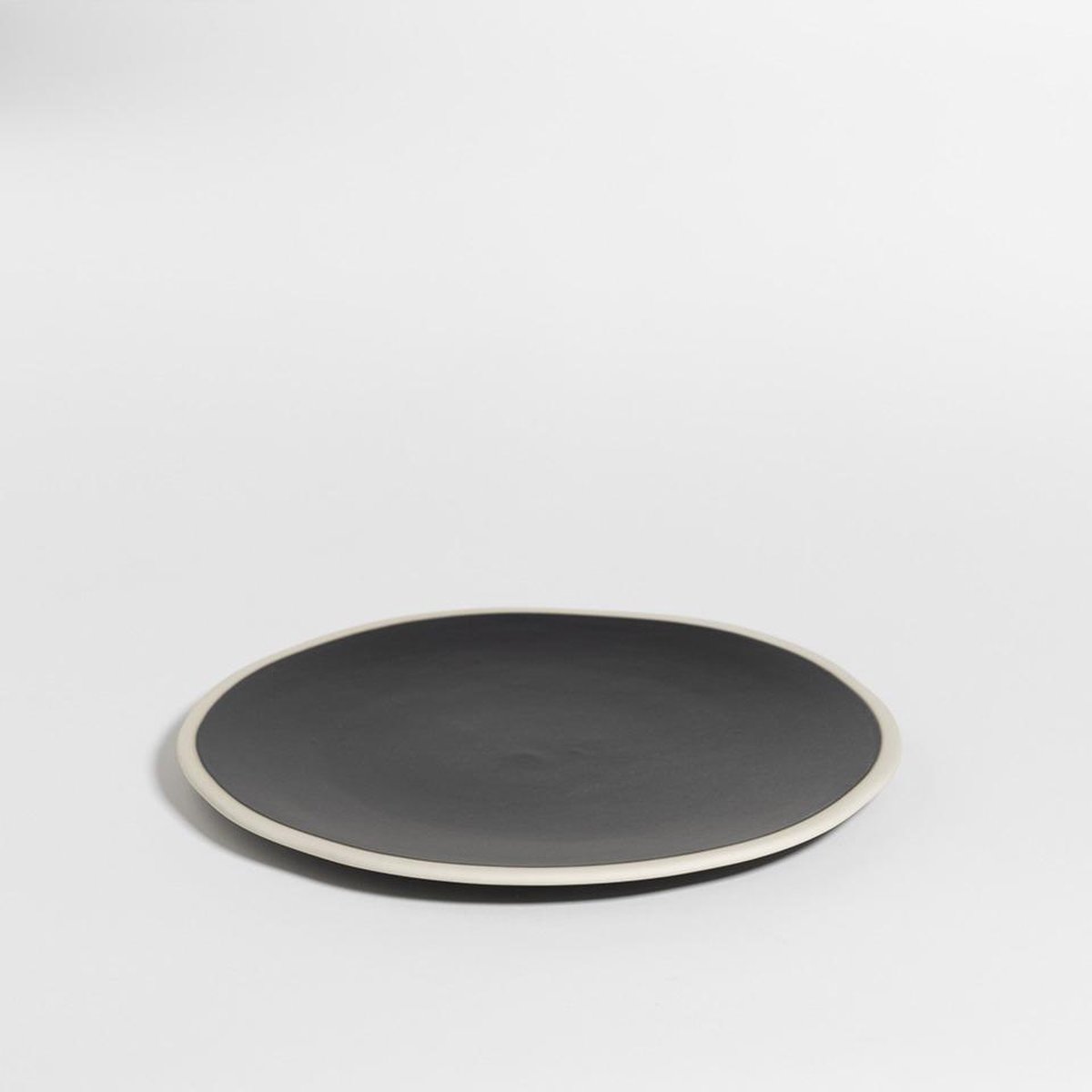 The Table atelier - dinerbord - Ø 26 cm - handgemaakt - zwart/wit