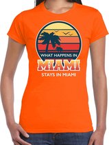 Miami zomer t-shirt / shirt What happens in Miami stays in Miami voor dames - oranje - Miami party / vakantie outfit / kleding/ feest shirt M