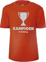 Oranje kinder T-shirt met tekst ''KAMPIOEN in training''- Oranje / Wit - Katoen - Maat 110 / 116 - Kinderen - Leeuwinnen - Voetbal - Feest - Nederlands elftal - Koningsdag - Holland - Nederland