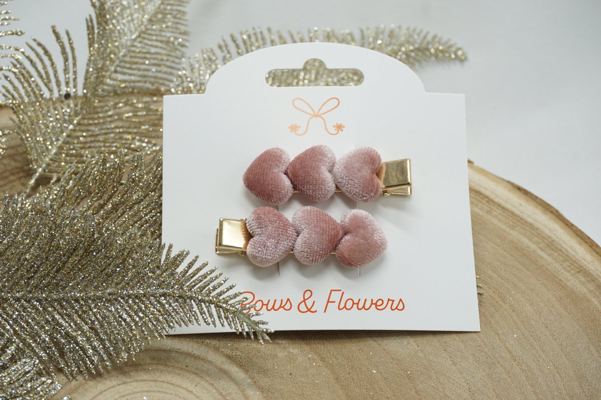 Kleine fluweel hartjes op speldje - Hartjes - Roze - Set van 2 - Kerst - Bows and Flowers